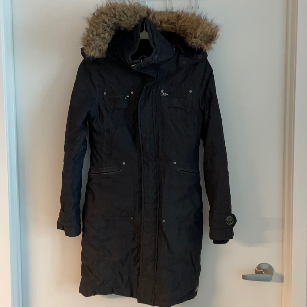 Aritzia TNA parka limited edition black XS